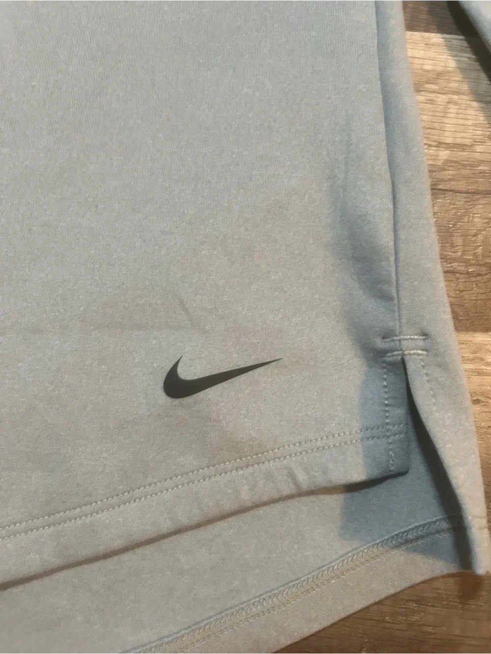 Nike Women’s Long-Sleeve Therma-Fit Long Sleeve Top in Light Gray Size  Medium